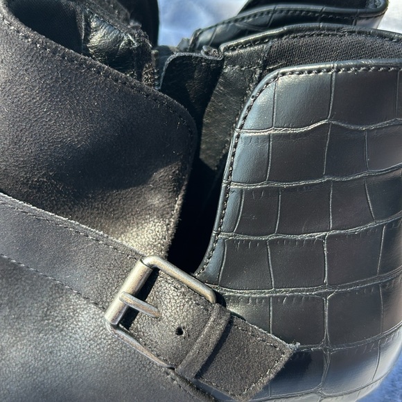 NWT Baretraps Lexi’s Black Croc Heels Strap Buckle Ankle Boots 8M Cut Out Sides - Picture 3 of 16